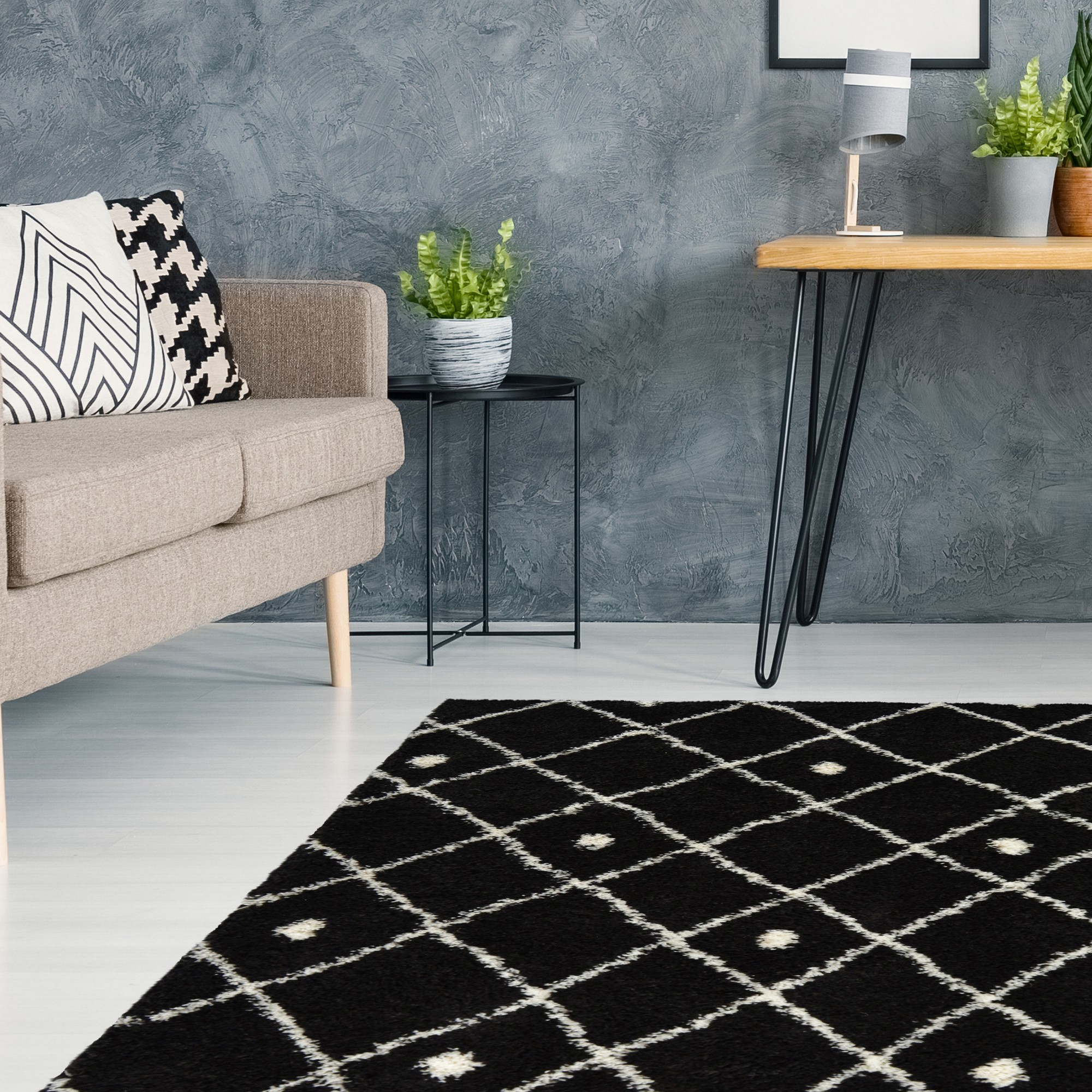 Snug Nomadic Shaggy Geometric Rugs In Black